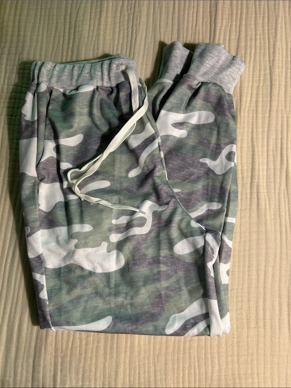 Women's Camo Jogger Pants - Green Camouflage - Picture 5 of 5